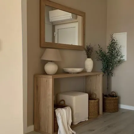 Up&above ,new Luxury Apt, Steps From And Old Town *