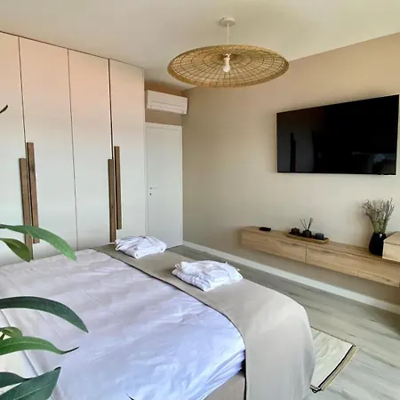 Up&above ,new Luxury Apt, Steps From And Old Town Hvar Town