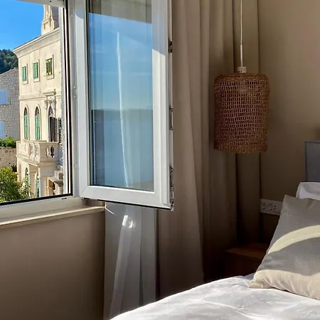 Apartment Up&above ,new Luxury Apt, Steps From And Old Town