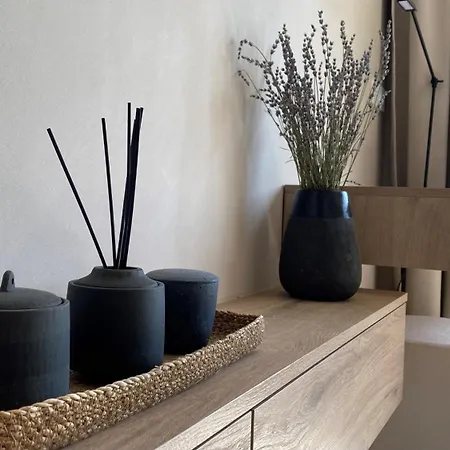 Up&above ,new Luxury Apt, Steps From And Old Town Apartment